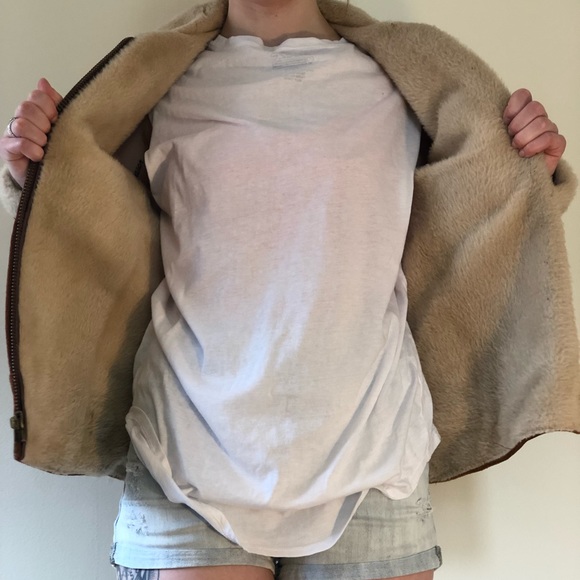 Men’s fur trim Coat - Picture 3 of 5